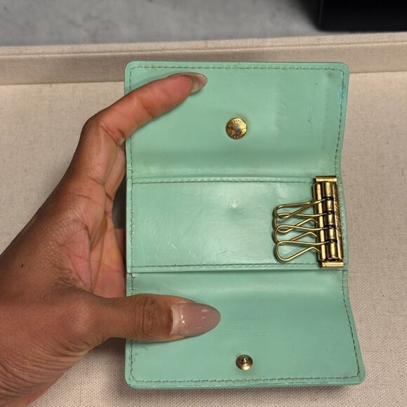 Louis Vuitton Monogram Vernis 4 Key Holder - Picture 5 of 12